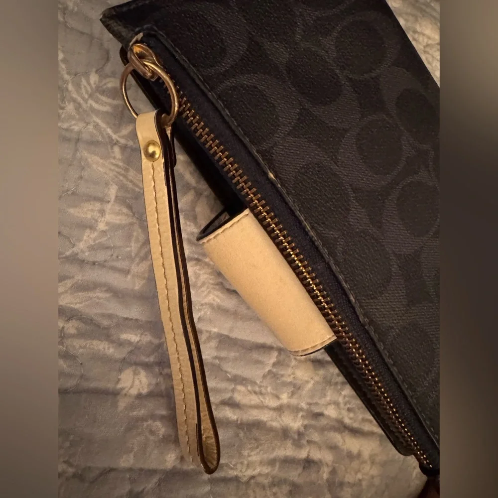 Coach Women's Wallet in Black and Tan - Picture 10 of 12